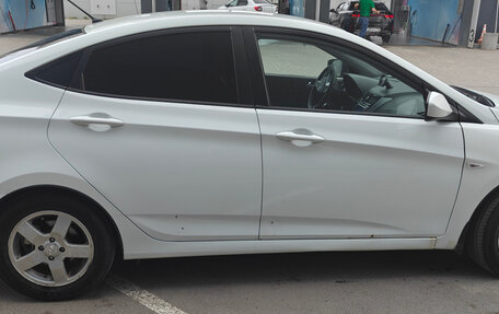 Hyundai Solaris II рестайлинг, 2013 год, 550 000 рублей, 9 фотография