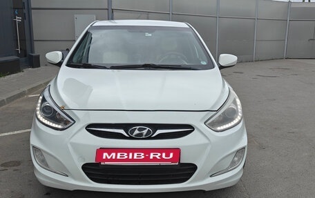 Hyundai Solaris II рестайлинг, 2013 год, 550 000 рублей, 2 фотография