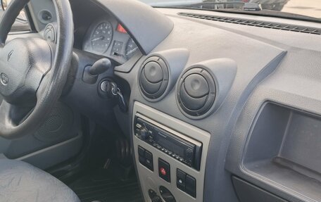 Renault Logan I, 2006 год, 140 000 рублей, 3 фотография
