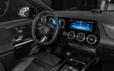 Mercedes-Benz GLA, 2024 год, 6 500 000 рублей, 15 фотография