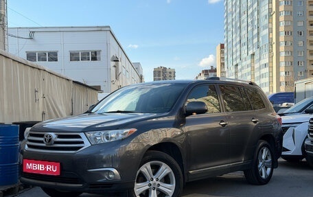 Toyota Highlander III, 2012 год, 1 999 000 рублей, 3 фотография