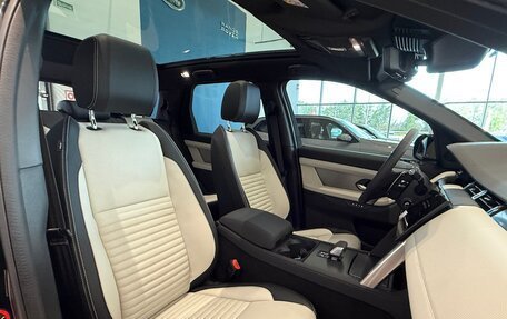 Land Rover Discovery Sport I рестайлинг, 2024 год, 6 300 000 рублей, 30 фотография
