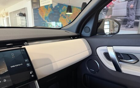 Land Rover Discovery Sport I рестайлинг, 2024 год, 6 300 000 рублей, 39 фотография