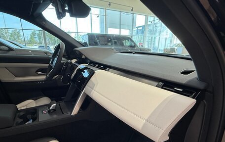 Land Rover Discovery Sport I рестайлинг, 2024 год, 6 300 000 рублей, 31 фотография