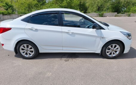 Hyundai Solaris II рестайлинг, 2014 год, 680 000 рублей, 4 фотография