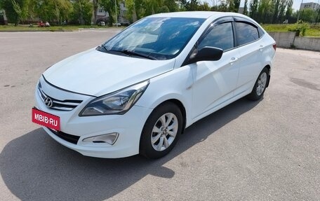 Hyundai Solaris II рестайлинг, 2014 год, 680 000 рублей, 2 фотография