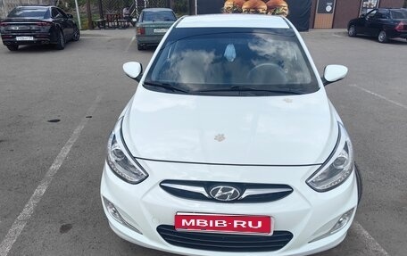 Hyundai Solaris II рестайлинг, 2014 год, 1 200 000 рублей, 1 фотография