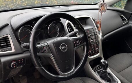 Opel Astra J, 2010 год, 510 000 рублей, 3 фотография