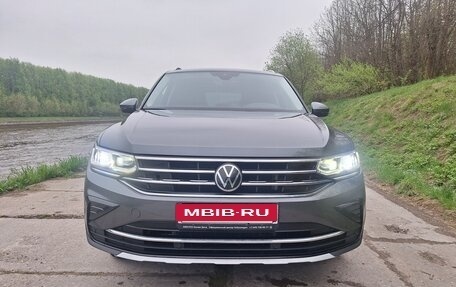 Volkswagen Tiguan II, 2021 год, 3 200 000 рублей, 4 фотография