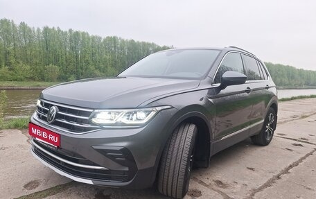 Volkswagen Tiguan II, 2021 год, 3 200 000 рублей, 3 фотография