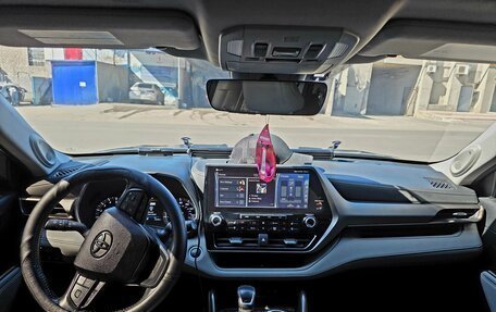 Toyota Highlander, 2021 год, 4 600 000 рублей, 8 фотография