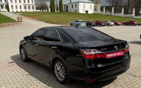 Toyota Camry, 2017 год, 2 250 000 рублей, 4 фотография