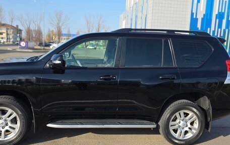 Toyota Land Cruiser Prado 150 рестайлинг 2, 2011 год, 3 000 000 рублей, 6 фотография