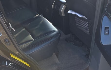 Toyota Land Cruiser Prado 150 рестайлинг 2, 2011 год, 3 000 000 рублей, 23 фотография