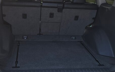 Toyota Land Cruiser Prado 150 рестайлинг 2, 2011 год, 3 000 000 рублей, 20 фотография