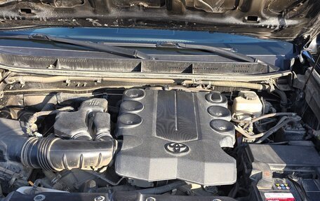 Toyota Land Cruiser Prado 150 рестайлинг 2, 2011 год, 3 000 000 рублей, 37 фотография