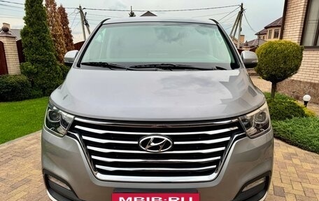 Hyundai Grand Starex Grand Starex I рестайлинг 2, 2019 год, 3 700 000 рублей, 2 фотография