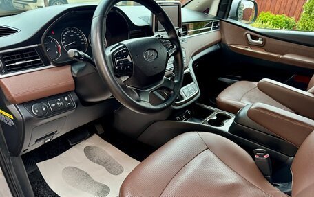 Hyundai Grand Starex Grand Starex I рестайлинг 2, 2019 год, 3 700 000 рублей, 13 фотография
