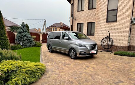Hyundai Grand Starex Grand Starex I рестайлинг 2, 2019 год, 3 700 000 рублей, 9 фотография