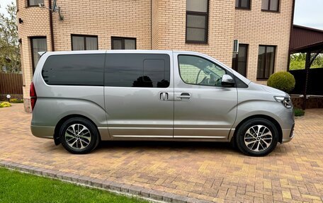 Hyundai Grand Starex Grand Starex I рестайлинг 2, 2019 год, 3 700 000 рублей, 6 фотография