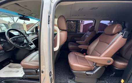 Hyundai Grand Starex Grand Starex I рестайлинг 2, 2019 год, 3 700 000 рублей, 14 фотография