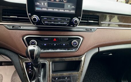 Hyundai Grand Starex Grand Starex I рестайлинг 2, 2019 год, 3 700 000 рублей, 19 фотография