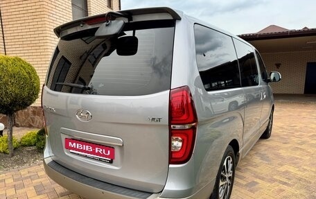 Hyundai Grand Starex Grand Starex I рестайлинг 2, 2019 год, 3 700 000 рублей, 5 фотография