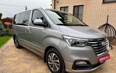 Hyundai Grand Starex Grand Starex I рестайлинг 2, 2019 год, 3 700 000 рублей, 7 фотография
