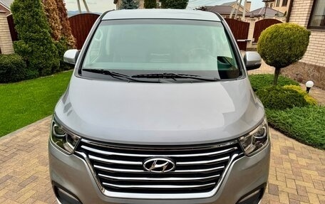 Hyundai Grand Starex Grand Starex I рестайлинг 2, 2019 год, 3 700 000 рублей, 8 фотография