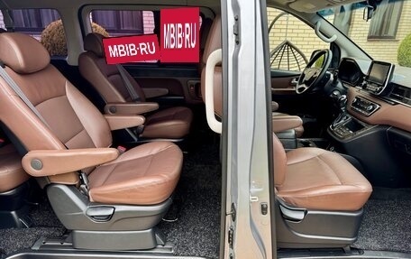 Hyundai Grand Starex Grand Starex I рестайлинг 2, 2019 год, 3 700 000 рублей, 12 фотография