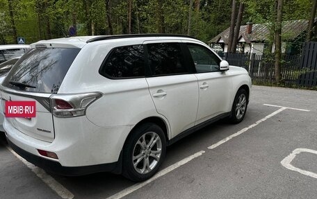 Mitsubishi Outlander III рестайлинг 3, 2012 год, 1 100 000 рублей, 4 фотография