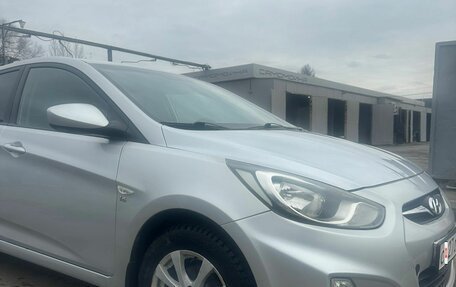 Hyundai Solaris II рестайлинг, 2012 год, 595 000 рублей, 1 фотография