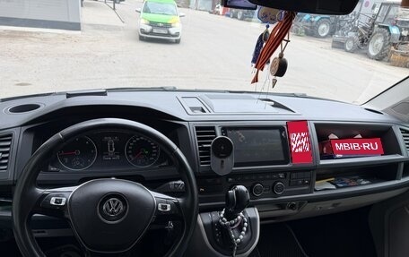 Volkswagen Caravelle T6 рестайлинг, 2017 год, 3 490 000 рублей, 1 фотография
