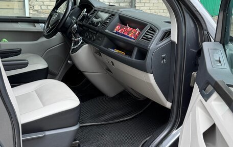 Volkswagen Caravelle T6 рестайлинг, 2017 год, 3 490 000 рублей, 9 фотография