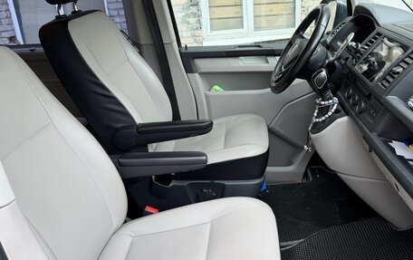 Volkswagen Caravelle T6 рестайлинг, 2017 год, 3 490 000 рублей, 8 фотография