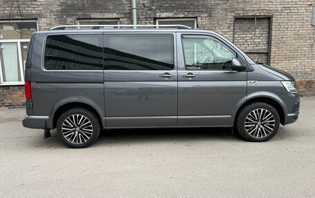 Volkswagen Caravelle T6 рестайлинг, 2017 год, 3 490 000 рублей, 13 фотография