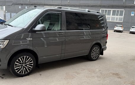Volkswagen Caravelle T6 рестайлинг, 2017 год, 3 490 000 рублей, 20 фотография