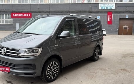 Volkswagen Caravelle T6 рестайлинг, 2017 год, 3 490 000 рублей, 21 фотография