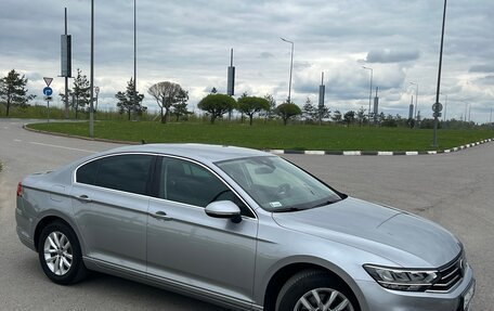 Volkswagen Passat B8 рестайлинг, 2021 год, 2 600 000 рублей, 2 фотография