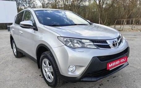 Toyota RAV4, 2015 год, 2 550 000 рублей, 2 фотография