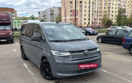 Volkswagen Multivan, 2023 год, 5 700 000 рублей, 2 фотография