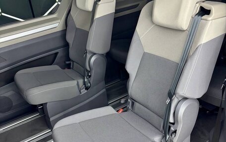 Volkswagen Multivan, 2023 год, 5 700 000 рублей, 21 фотография