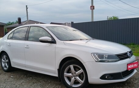 Volkswagen Jetta VI, 2014 год, 1 099 999 рублей, 3 фотография