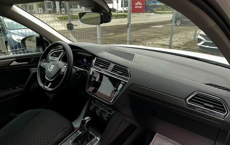 Volkswagen Tiguan II, 2019 год, 2 529 000 рублей, 15 фотография