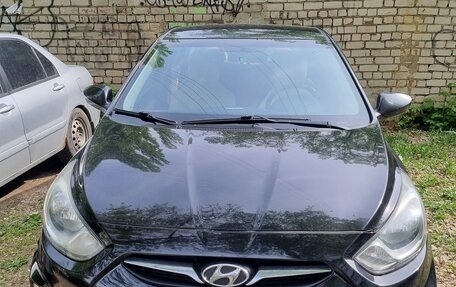 Hyundai Solaris II рестайлинг, 2012 год, 650 000 рублей, 1 фотография