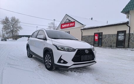 Toyota Yaris XP150 рестайлинг, 2022 год, 1 900 000 рублей, 1 фотография