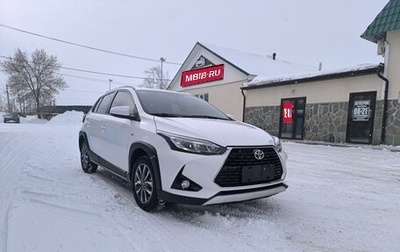 Toyota Yaris XP150 рестайлинг, 2022 год, 1 900 000 рублей, 1 фотография