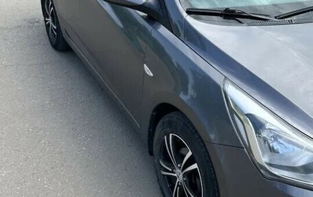 Hyundai Solaris II рестайлинг, 2015 год, 870 000 рублей, 2 фотография