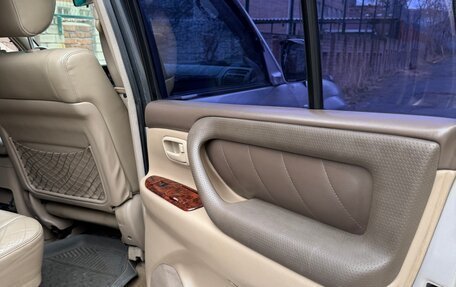 Toyota Land Cruiser 100 рестайлинг 2, 2001 год, 1 755 000 рублей, 14 фотография