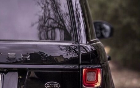 Land Rover Range Rover IV рестайлинг, 2017 год, 4 350 000 рублей, 9 фотография